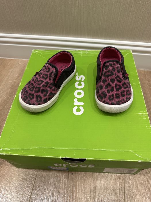 Продам деткую обувь