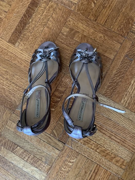 Кожаные босоножки