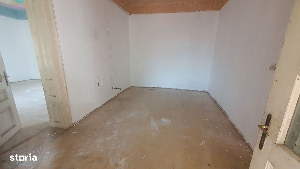 Vand teren cu casa veche in Zadareni - ID : RH-37250-property