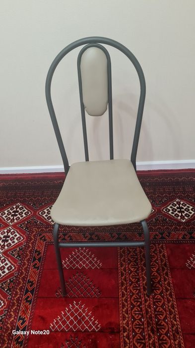Продам новые стулья