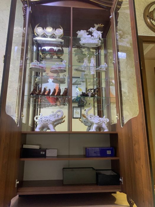 Продаётся сервант, комод