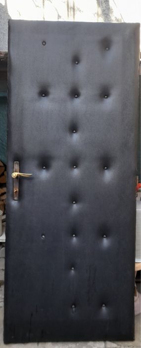 Входна врата - дърво и кожа