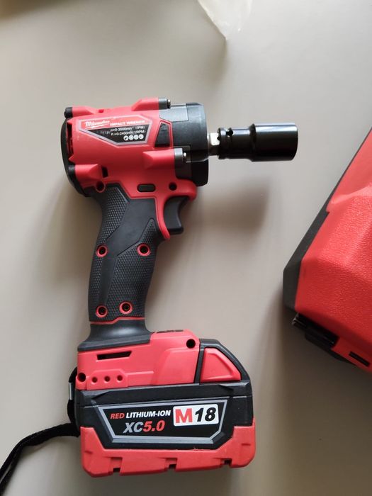 Vând trusă flex Milwakee și pistol impact Milwakee