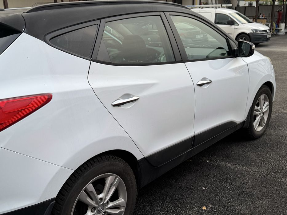 Hyundai ix35 2.0 CRDi 184 CP 4x4 Automat 2011 – Piele – 2 seturi roți