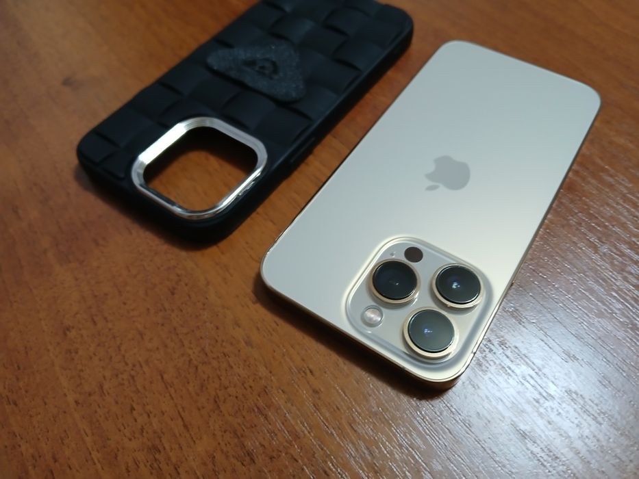 Айфон 13 про в идеале как новый