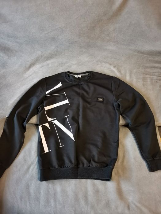 5бр Блузи, 2бр суитчъра, 1 комплект анцуг