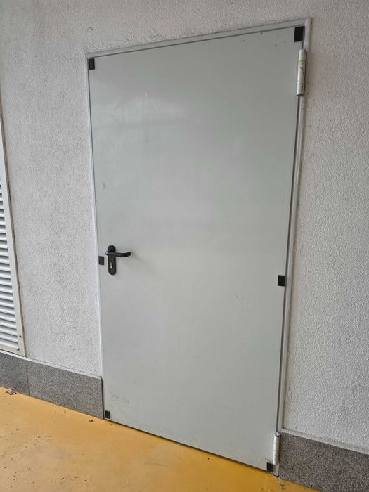 метална врата 100/203 см пожароустойчива 72м