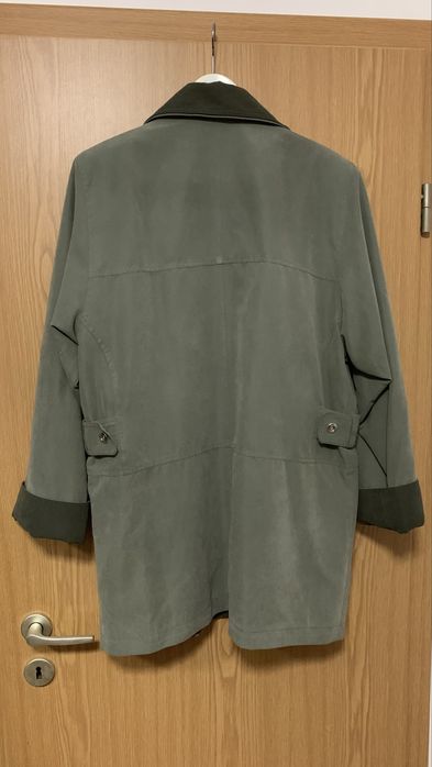 Haina eleganta, marimea 46, conditie excelenta