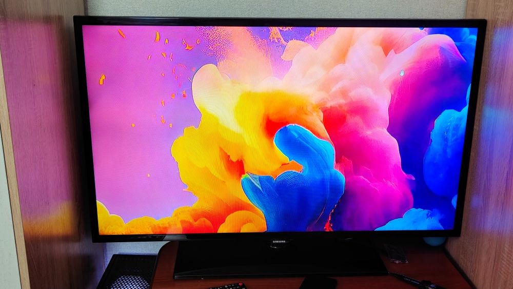 Телевизор Samsung 107см