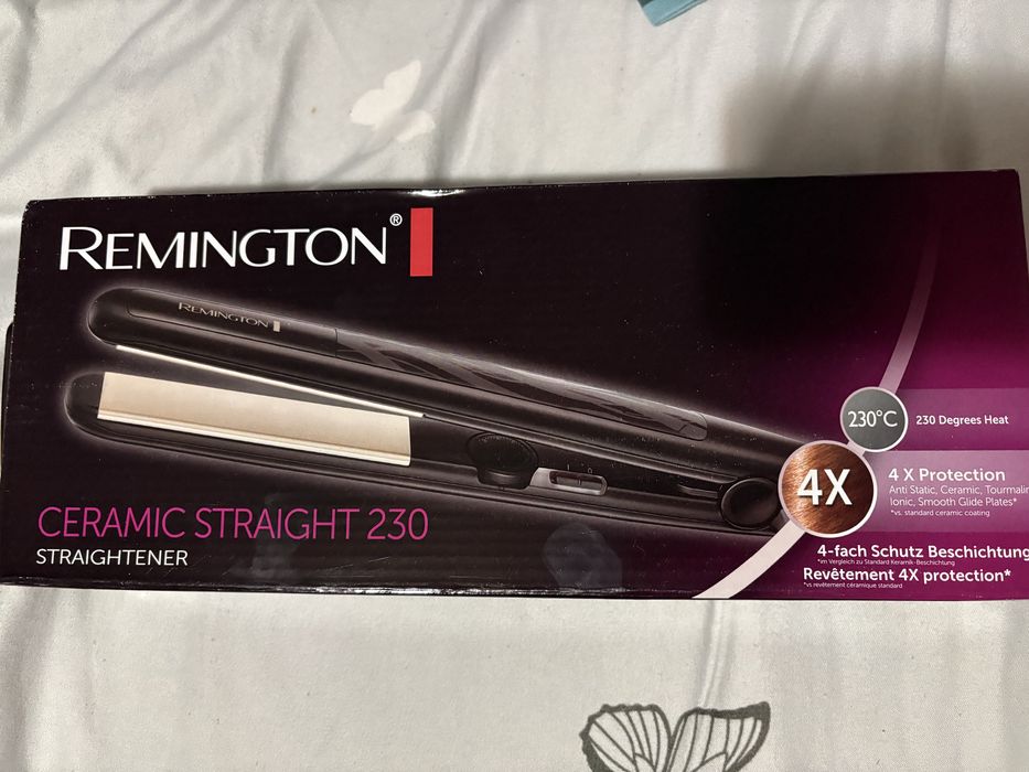 Placă de îndreptat părul Remington Ceramic Straight 230 - Nouă