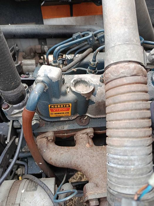 Vand sau dezmembrez tractor de gazon motor kubota