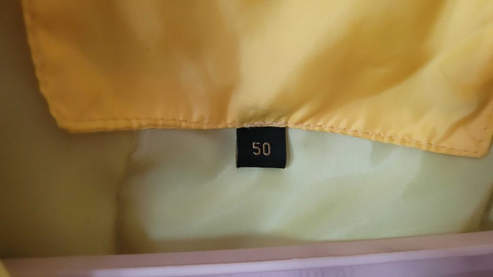 Продам женскую ветровку