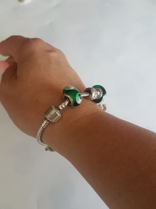 Дамска гривна тип „Пандора“.