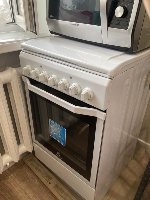 Продам плиту indesit