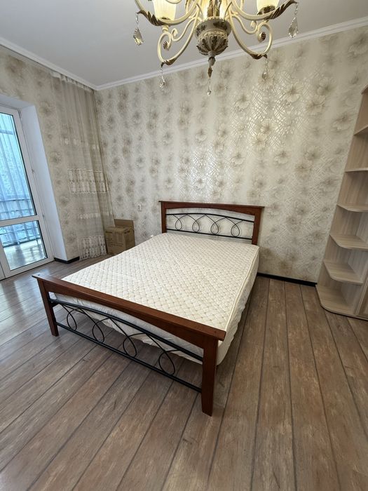 Кровать в хорошем состоянии