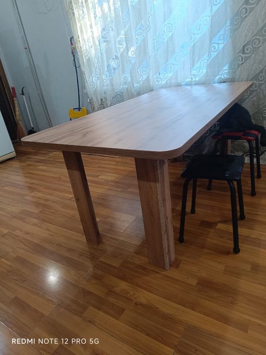 Продам обеденный стол