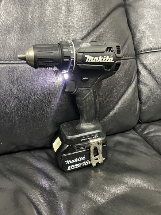 Винтоверт безчетков makita BL ddf 485 rtjb black series