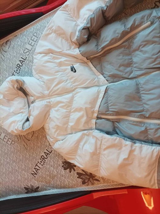 Зимно бяло яке на nike