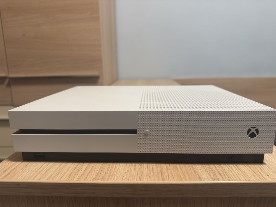 Конзола Xbox one + 6 МЕСЕЦА ГАРАНЦИЯ със Подарък игра