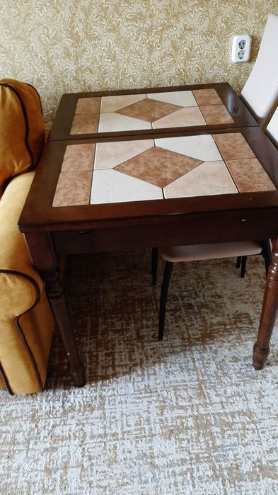 Продам кухонный стол