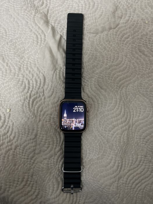 Это Apple Watch Series 6, GPS, 44 мм.