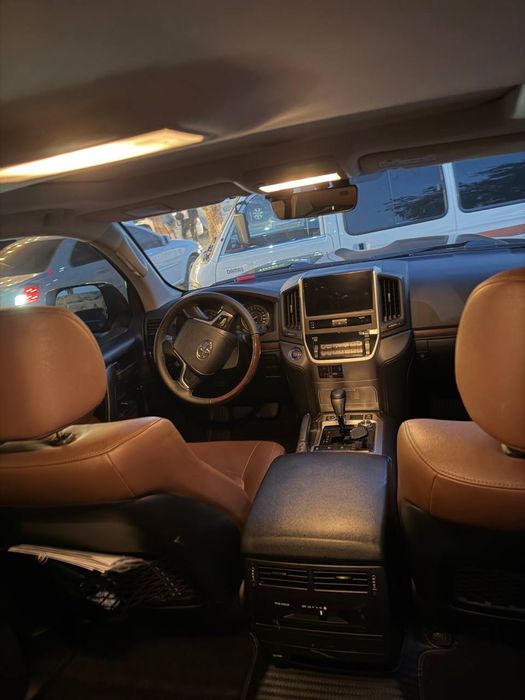 Toyota Land Cruiser 200