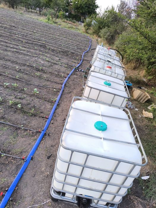 Бидони 1000 литра .Цистерни един тон на метален палет с решетка