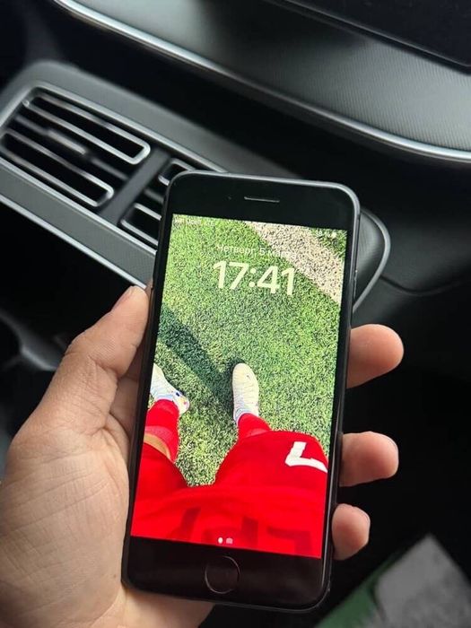 iPhone 8  93% qora  64gb