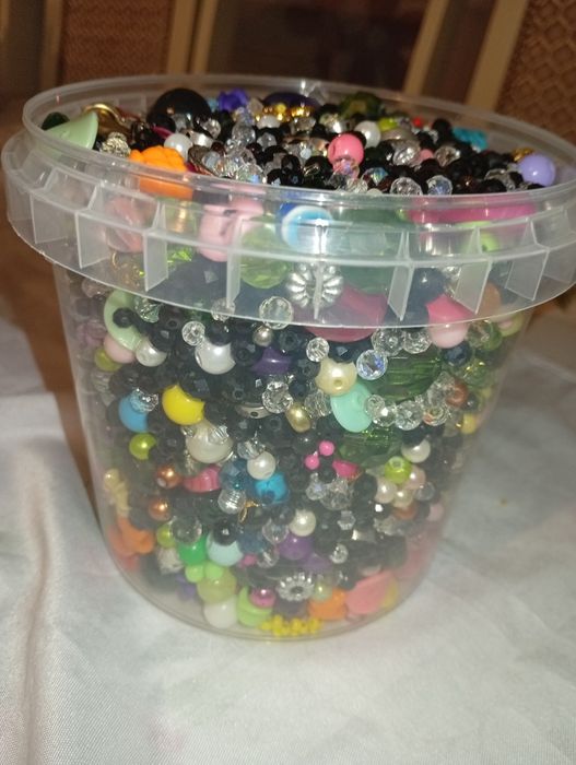 Бусы разные 2000тенге