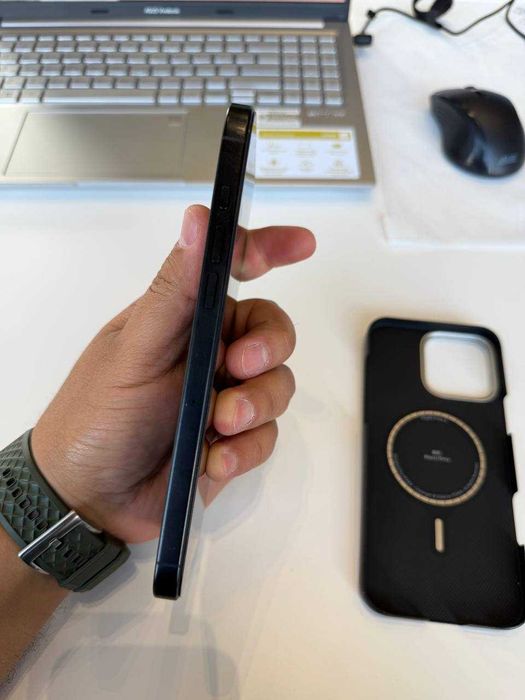 Iphone 16 pro max.