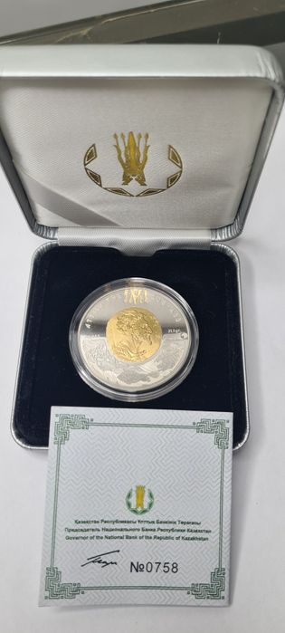 Продам монету серебро Атилла