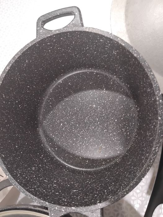 Продам каменную кастрюлю