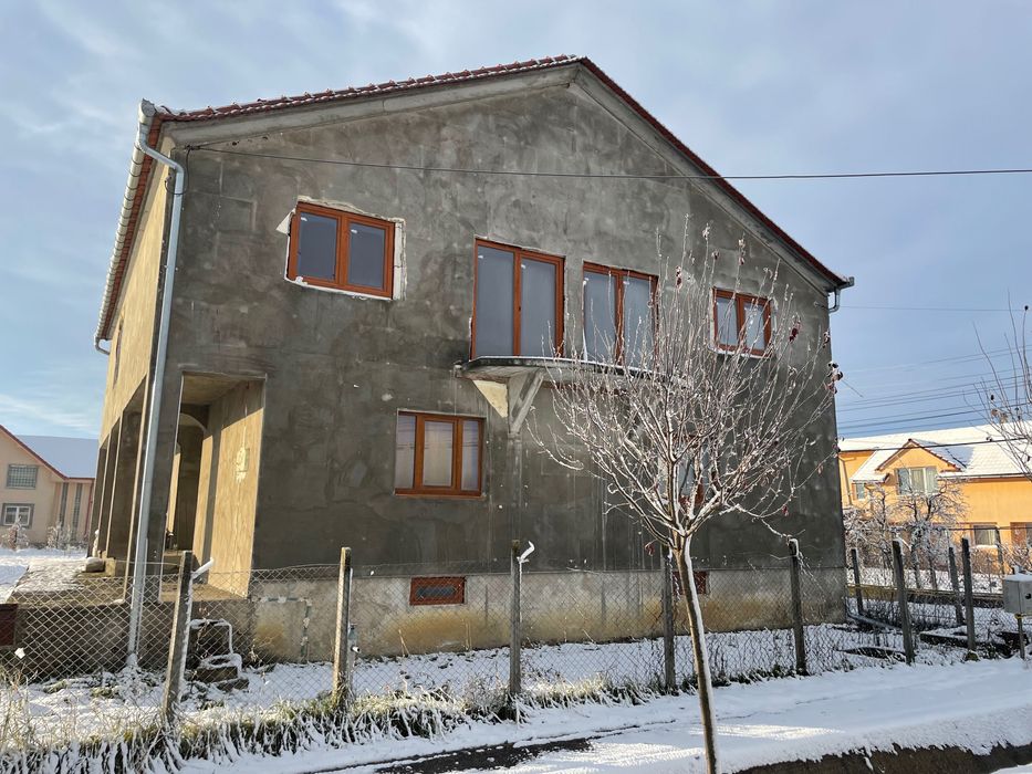 Casa De Vanzare // 320mp2 Utili // 2 intrari separate