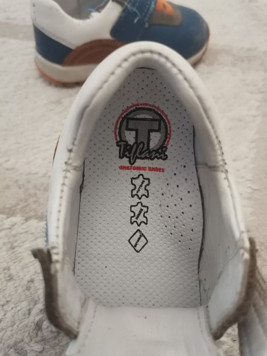 Детские кроссовки