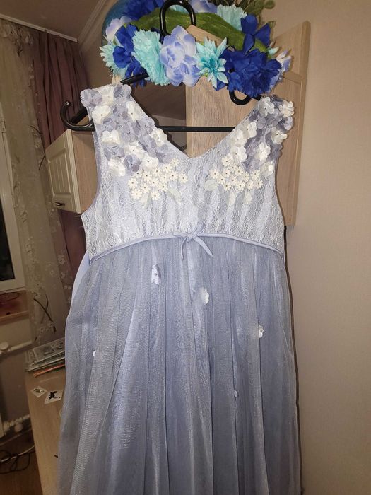 Продам платье для праздника 8-12 лет