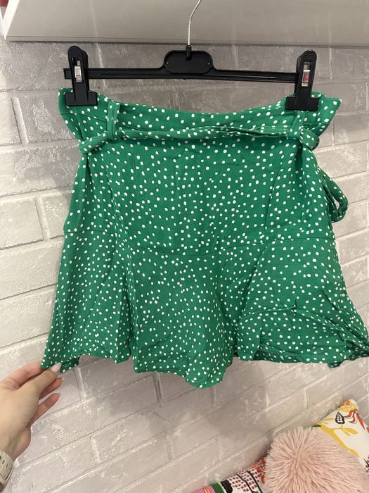 Продавам пола панталон Zara