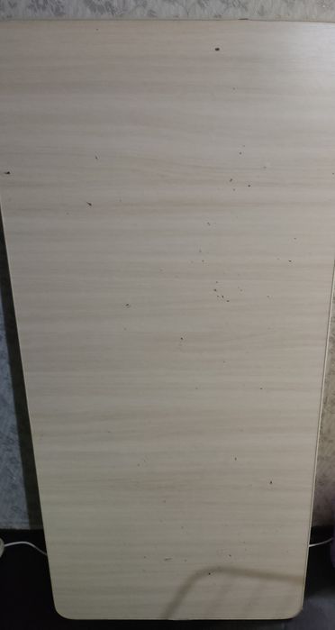 Продам стол 2000