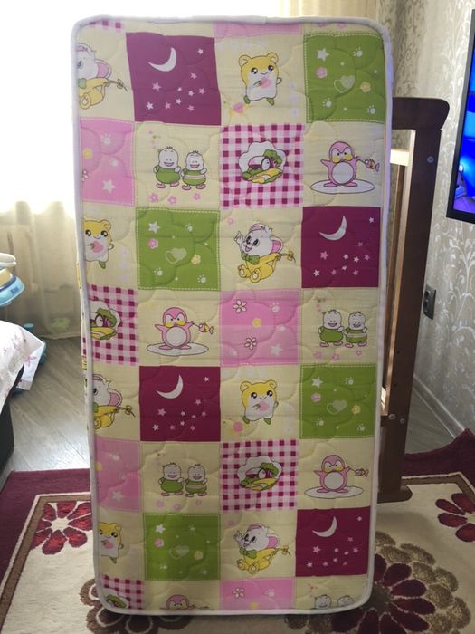 Детская кроватка с матрасом