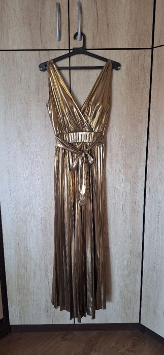 Дамска рокля в златист цвят