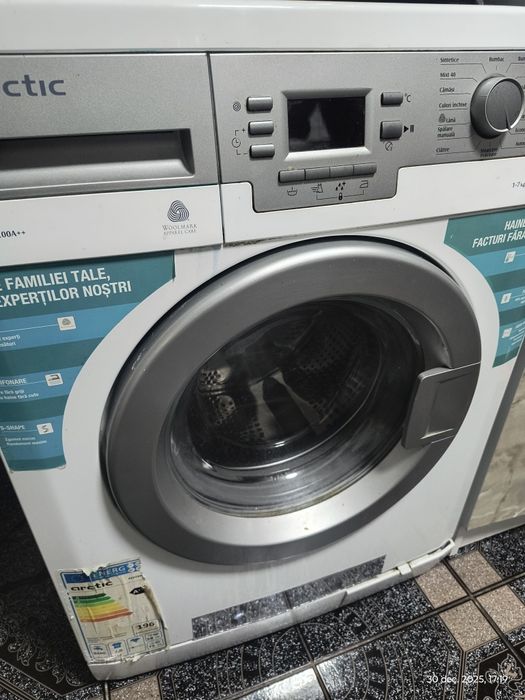 Vând mașina de spălat Artic