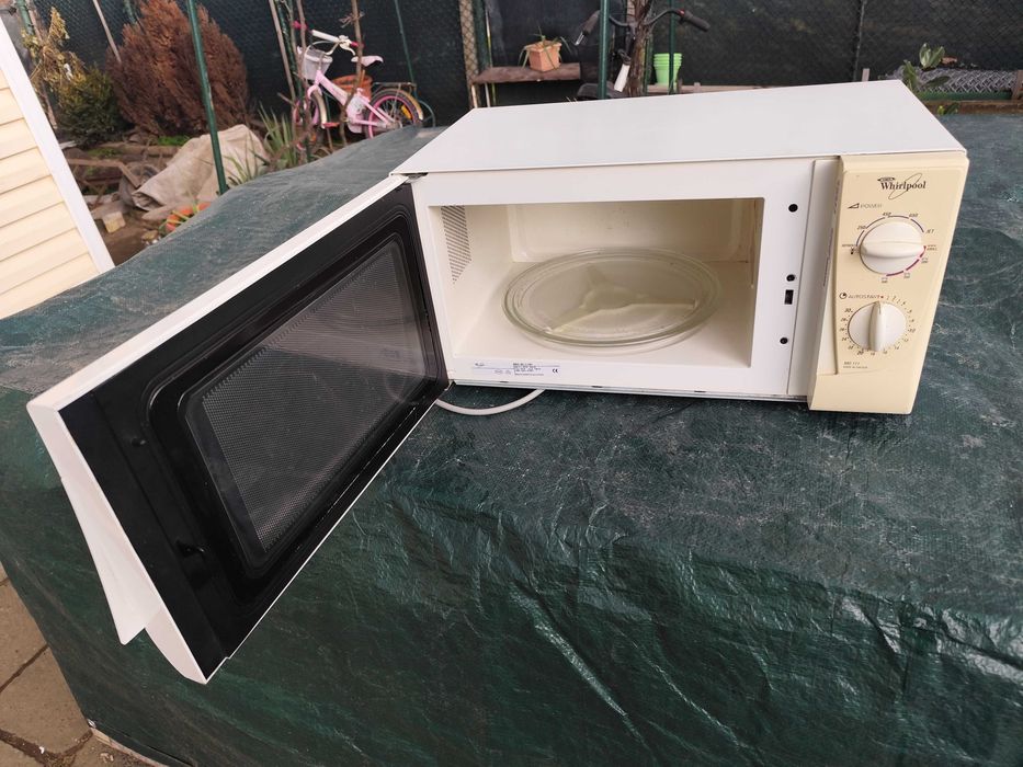 Продавам микровълнова печка Урпол