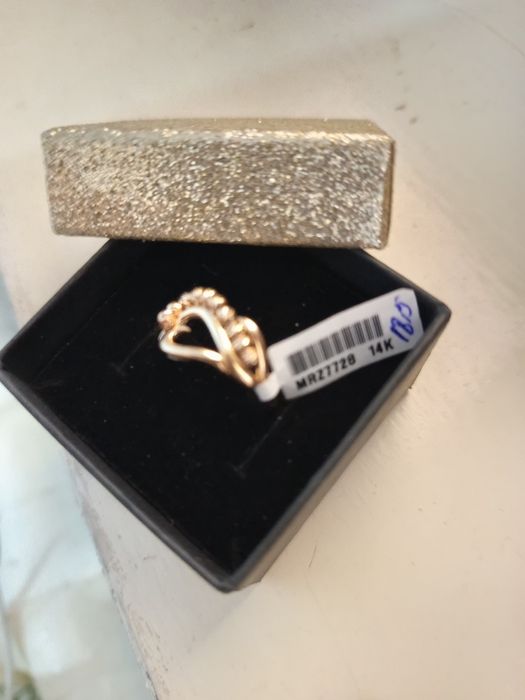 Tilla uzuk sotiladi 585 proba. Holati yangi 1,2  marta taqilgan.