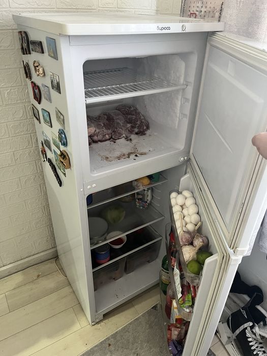 Холодильник хорошем состояние все работает