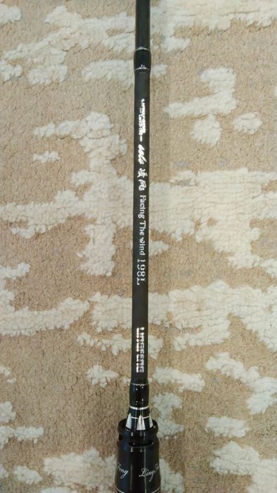 Продам кастинговый спининг для рыбалки