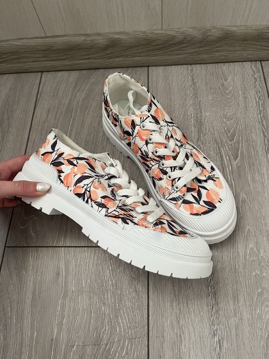 Дамски Цветни Кецове