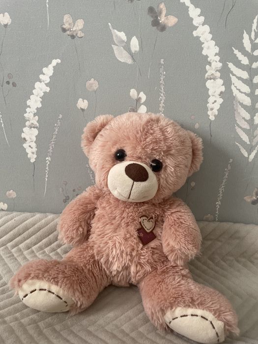 Розовая плюшевая мишка