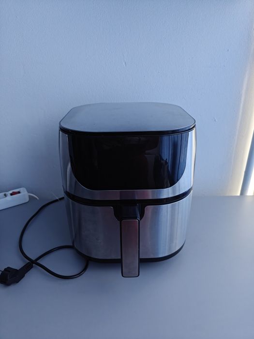Vand air fryer in stare foarte bună 9L