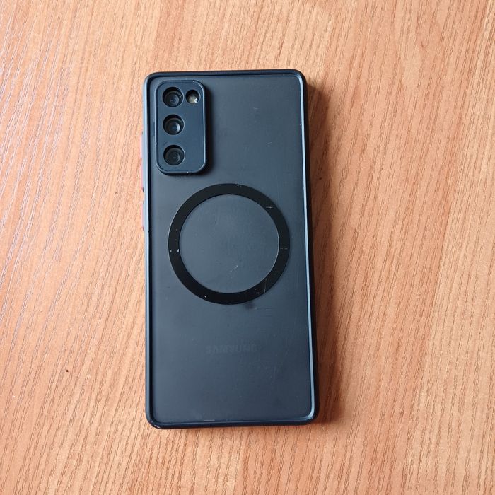 Продам Samsung S 20 FE