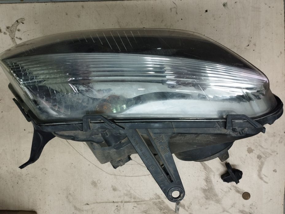 Фара правая Рено Дастер оригинал