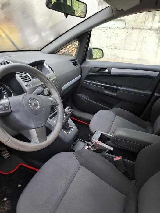 Продавам Опел Зафира 1,8  бензин, 6+1 места